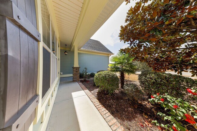Building Photo - ~ COMPASS POINTE ~