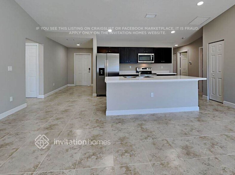 Building Photo - 719 Merrimac St SE