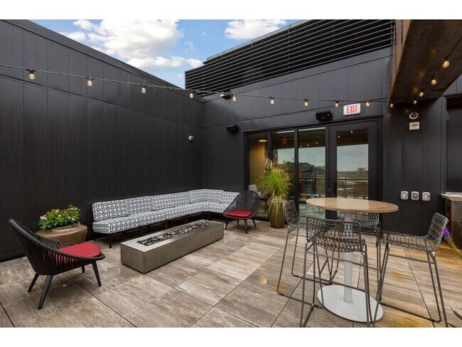 Building Photo - 728 N 3rd St