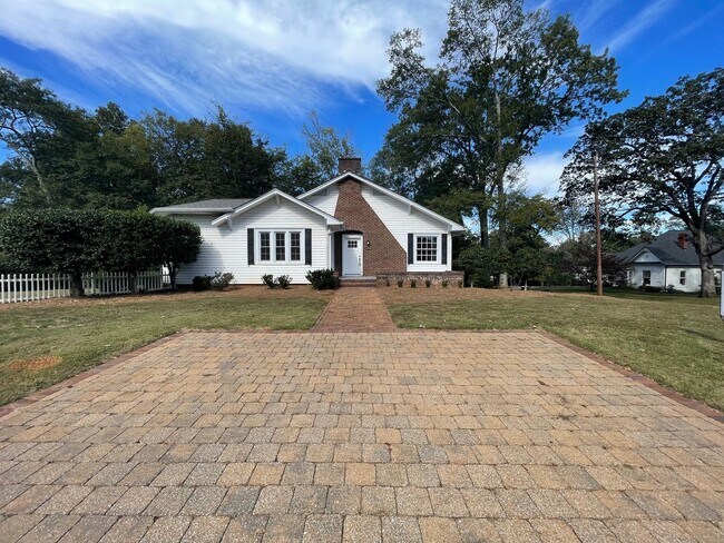 Building Photo - Updated 3/2 House in Old East Rome $1,895
