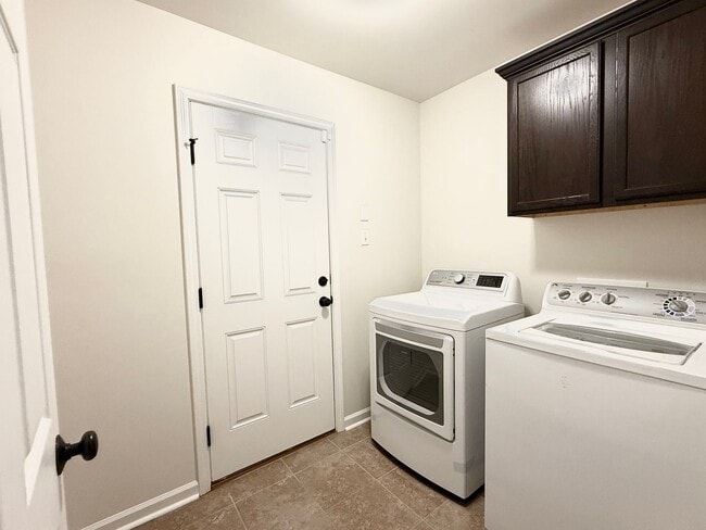 Building Photo - 15390 Eaglestone Dr