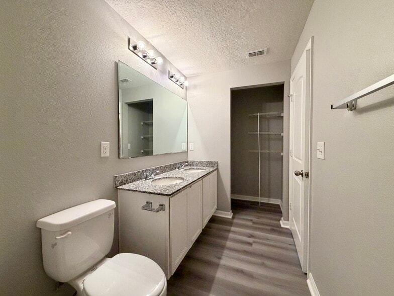 Building Photo - 687 Gila Dr