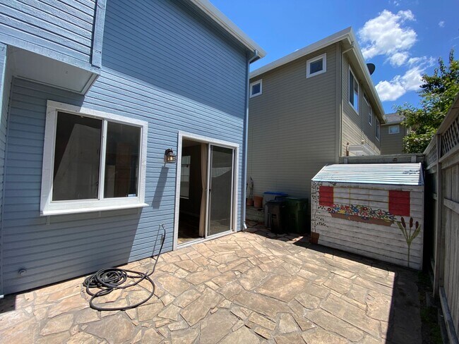 Building Photo - ALMADEN LAKE - Updated townhome with centr...