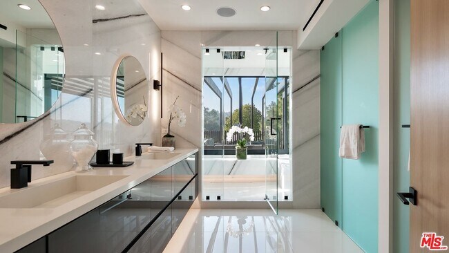 Building Photo - 1324 Stradella Rd