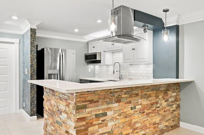 Building Photo - 3017 N Oakland Forest Dr