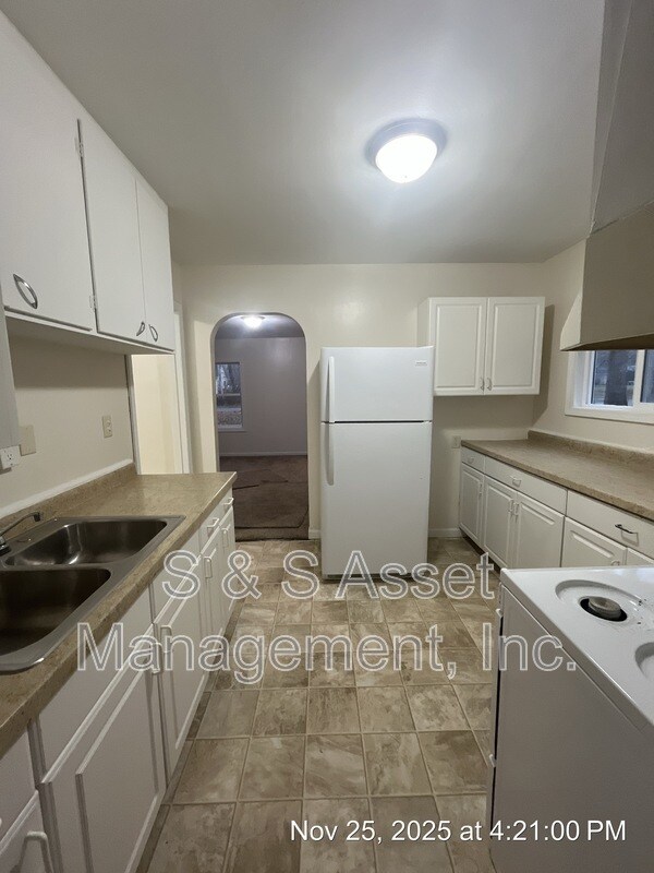 Building Photo - 6338 Rosedale Rd