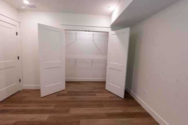 Building Photo - New Construction 4bd/3ba Townhouse