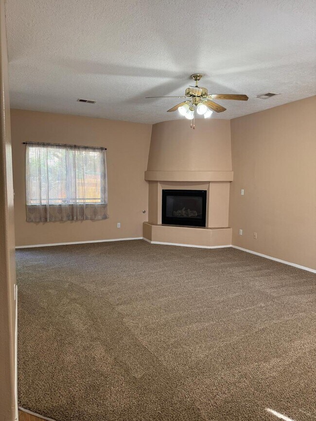 Building Photo - 256 Glenridge Park Ln NE