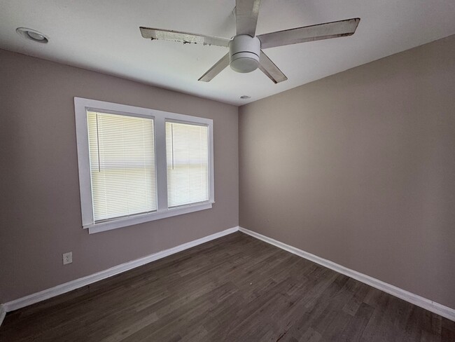 Building Photo - 15387 Lesure St