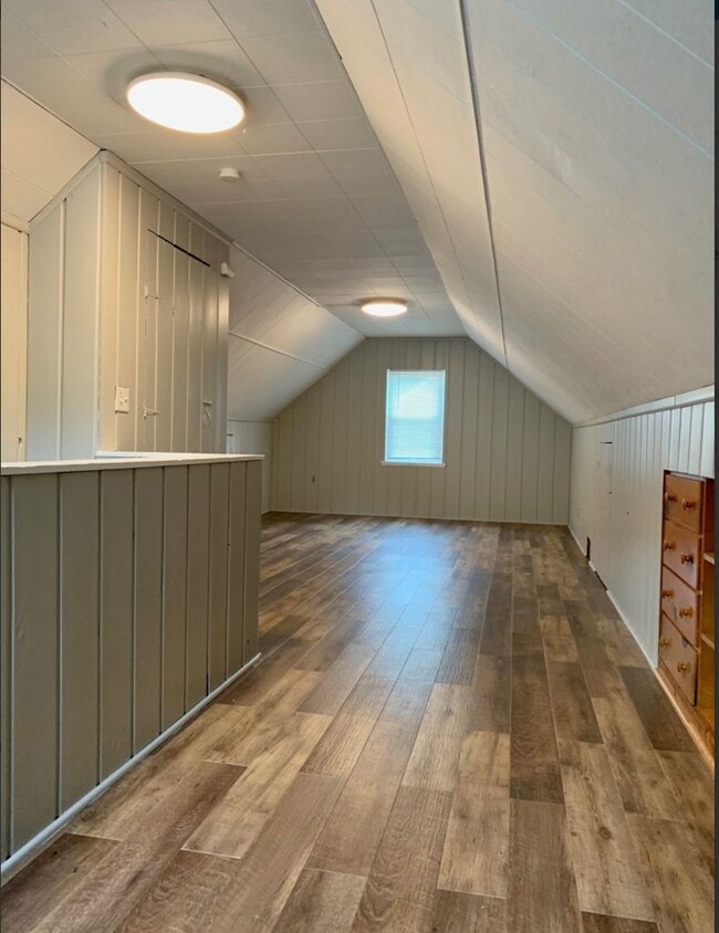 Building Photo - Spacious 4 Bedroom 1 Bath house in Crystal!!