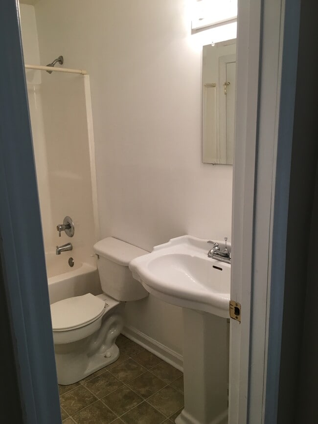 Building Photo - 621 S Wilkinson St