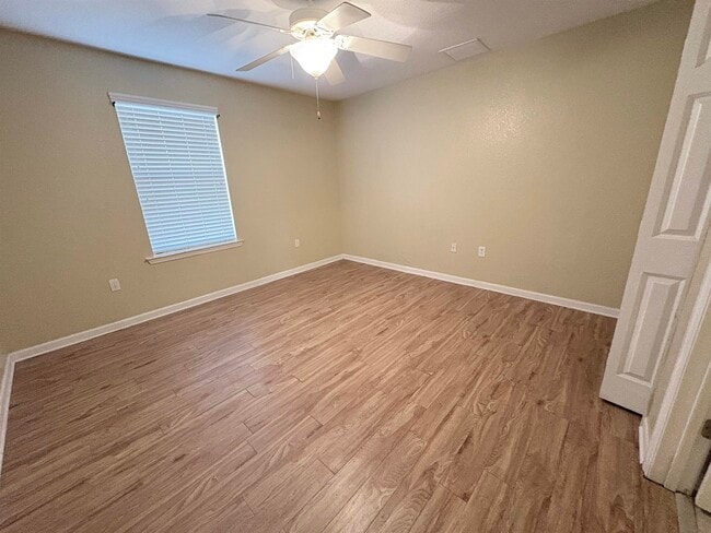 Building Photo - 2370 Quazar Cir