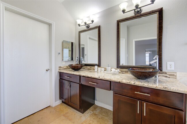 Building Photo - 14802 Newton Falls Ln