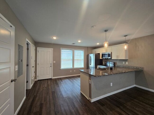 Building Photo - Live Steps from the Highland Strip — Share...