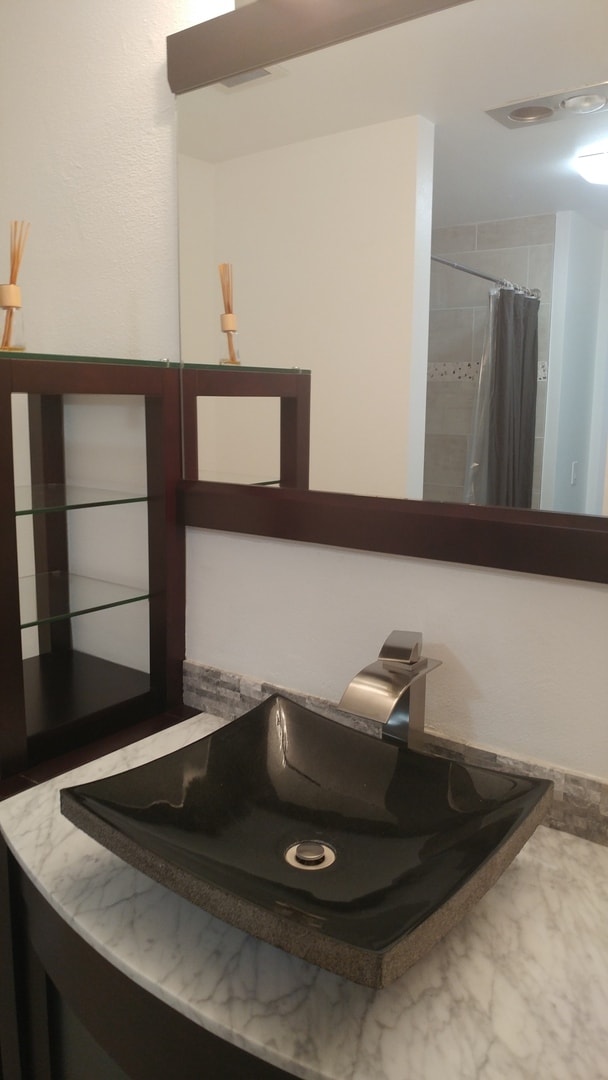 Building Photo - Gorgeous La Costa Condo!!