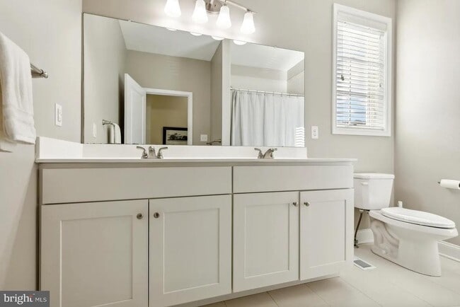 Building Photo - 103 Front St