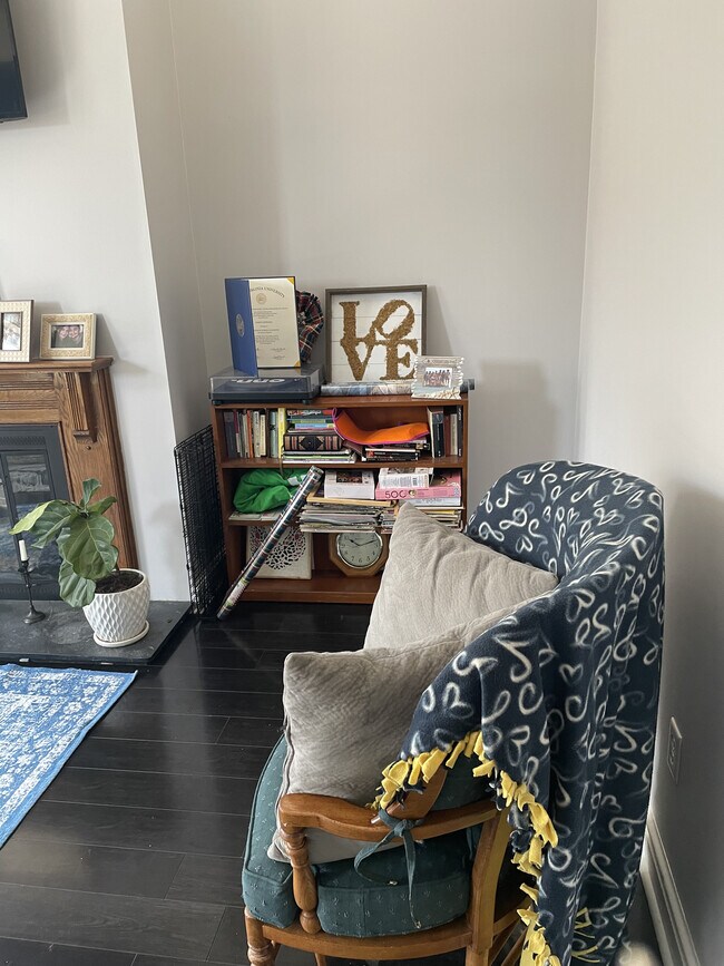 Building Photo - 1304 Liverpool St