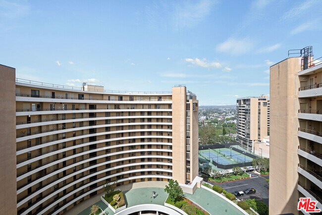 Building Photo - 4267 Marina City Dr