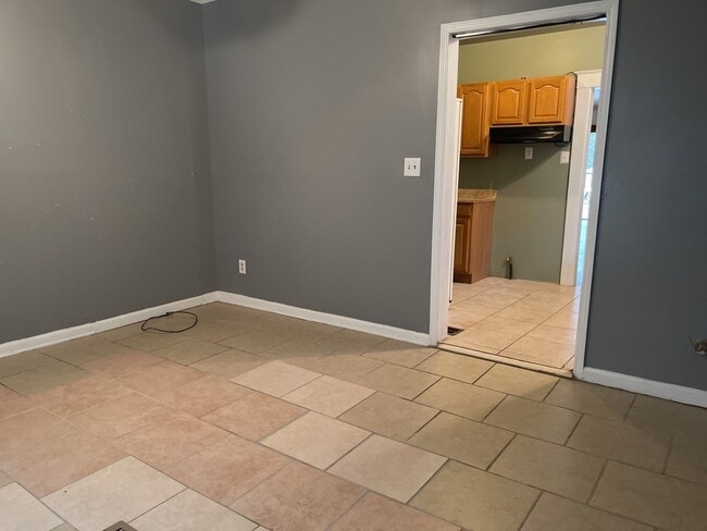 Building Photo - Spacious House in the U of M Area! Coming ...