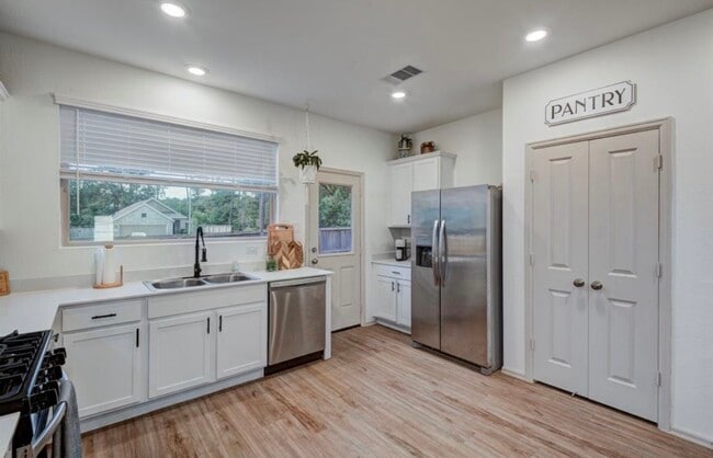 Building Photo - 1714 Fairlea Gin Path