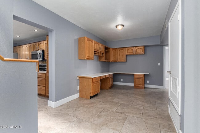 Building Photo - 2058 E Oxford Dr