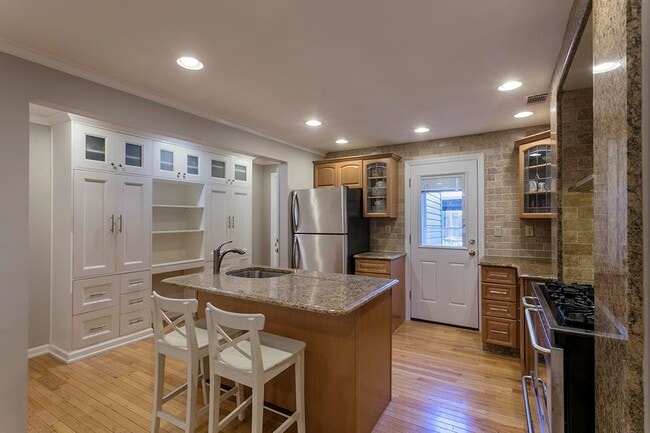 Building Photo - 294 Pavonia Ave