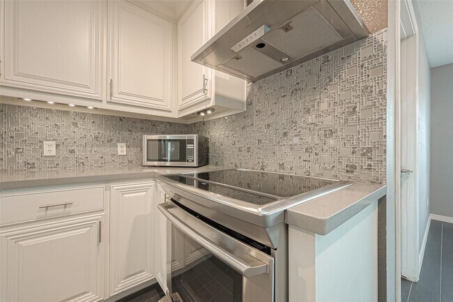 Building Photo - 11406 High Star Dr