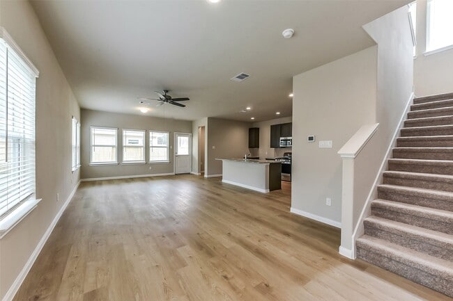 Building Photo - 3842 Sugardale St