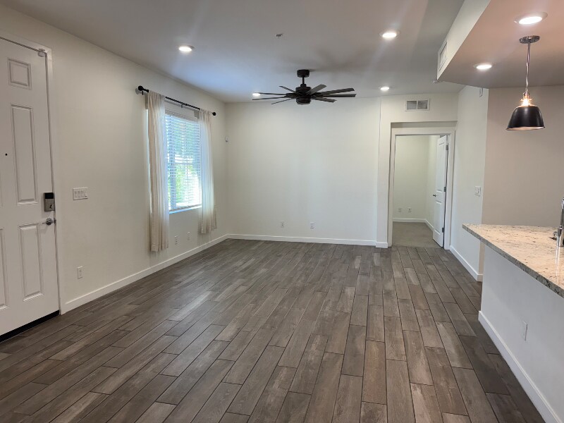 Building Photo - 155 N Lakeview Blvd
