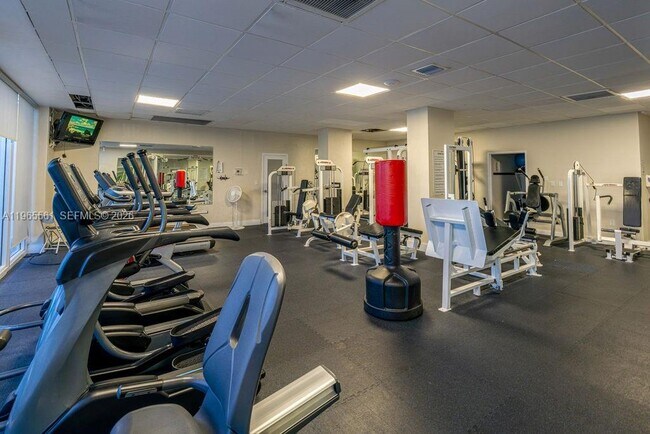 Building Photo - 3140 S Ocean Dr