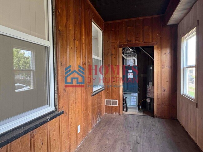 Building Photo - Two Bedroom House | Move In Ready
