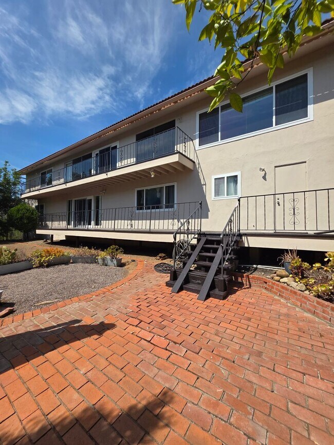 Building Photo - 6437 Elmhurst Dr