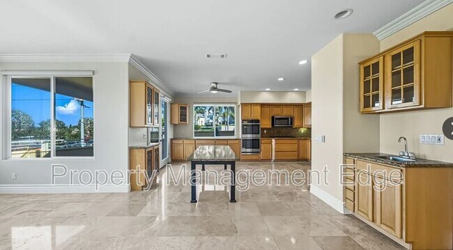 Building Photo - 1107 Las Flores Dr