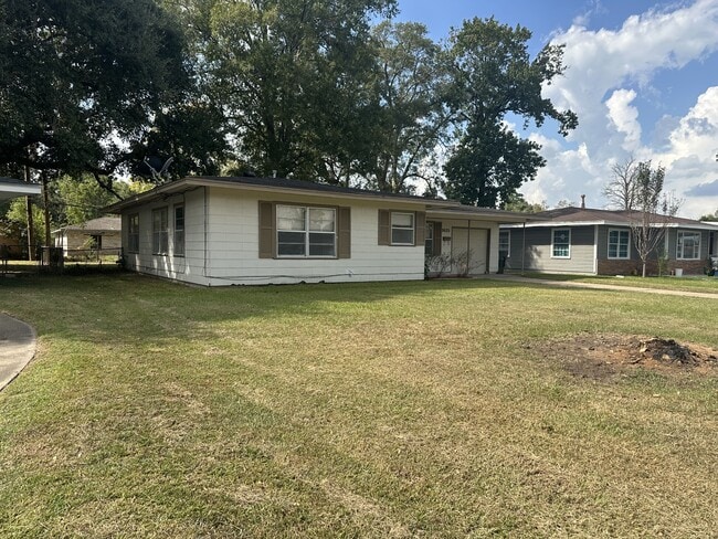 Building Photo - 5625 Shivers Dr