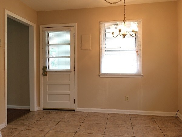 Building Photo - 3 Bedroom 1 Bath House