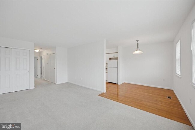 Building Photo - 4000 Lyman Dr