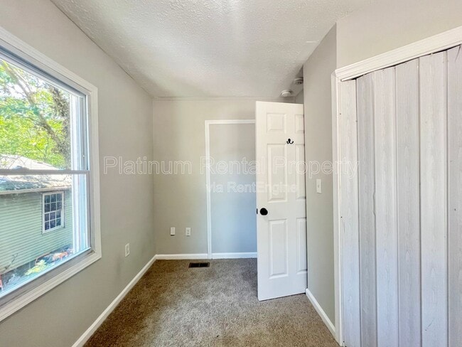 Building Photo - 440 Roy St SW