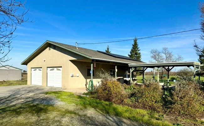 Building Photo - 4 Bed / 2 Bath Country Home – Solar + Move-In Ready