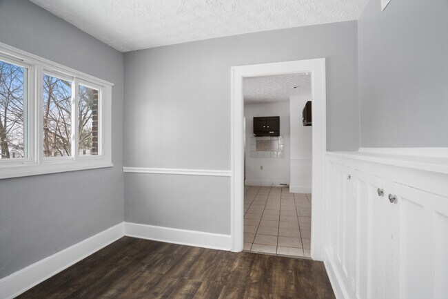 Building Photo - 2229 Cordova Ave