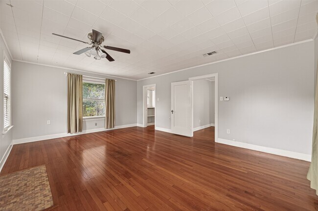 Building Photo - 7128 Staffordshire Blvd