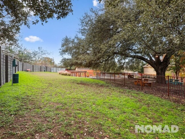 Building Photo - 2917 Bond Dr