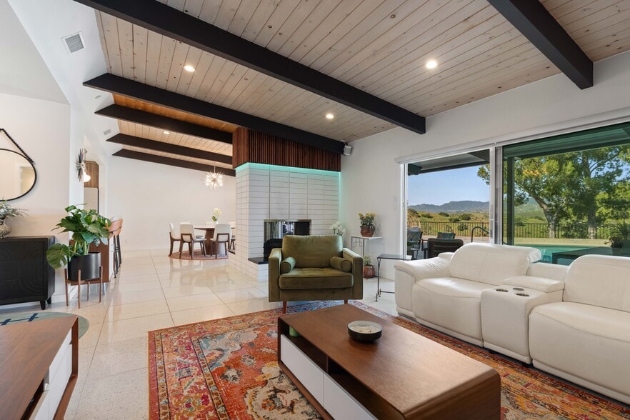 Building Photo - 10405 Ditson St