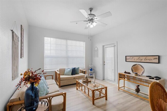 Building Photo - 2300 Butterfly Palm Way