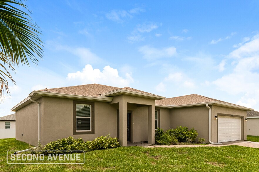 Primary Photo - 2728 NE 6th Pl