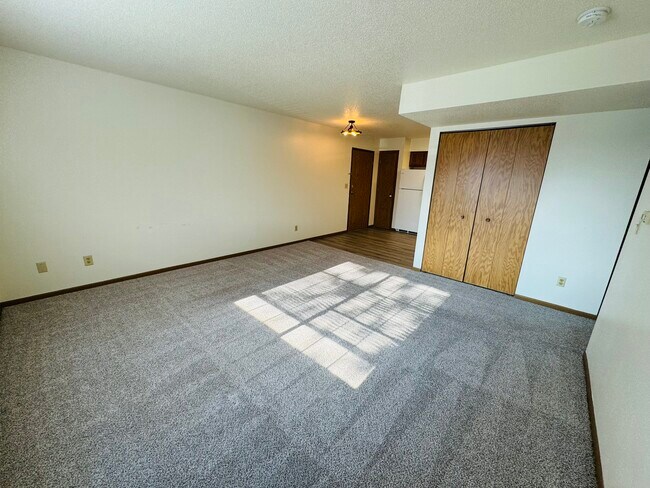 Building Photo - 156 Westside Dr