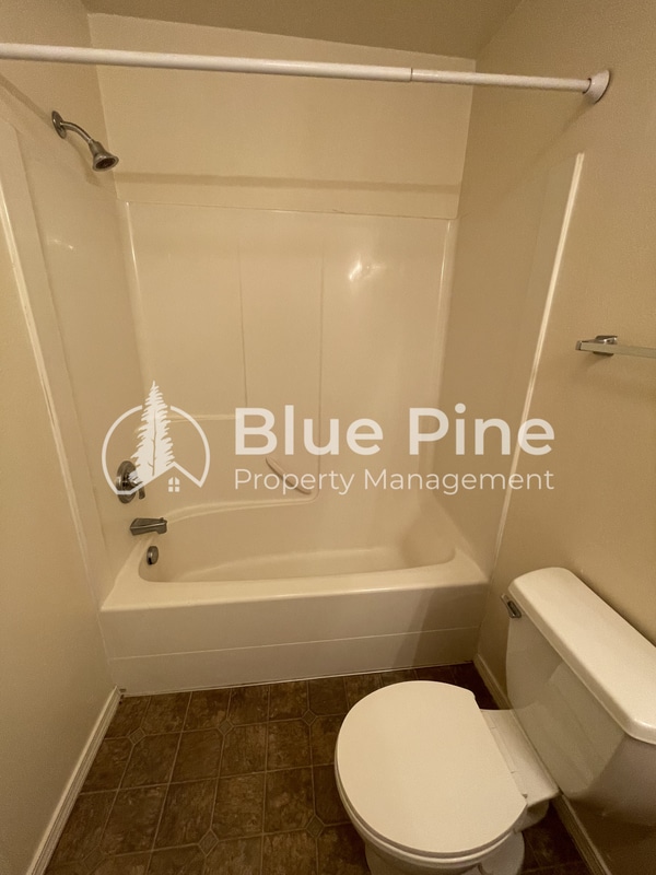 Building Photo - 345 S Byron Ave