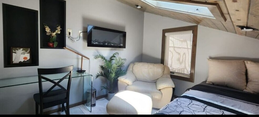 upstairs bedroom loft - 2100 Marys Lake Rd