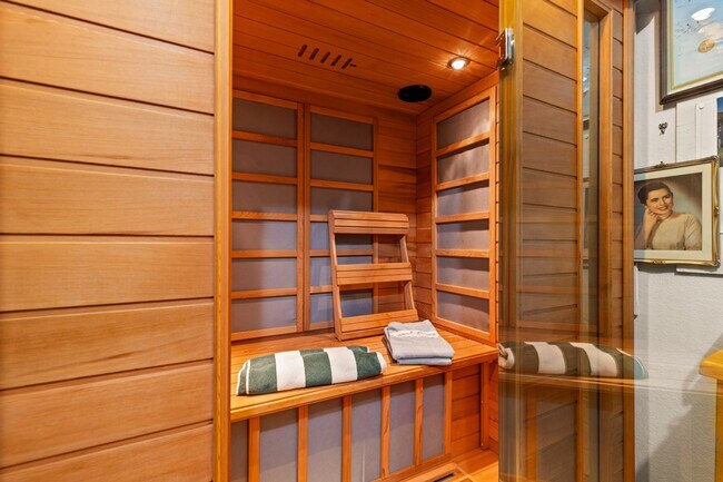 Building Photo - Breathtaking Views & Luxurious Furnished Rental in Oakmont's 55+ Community!