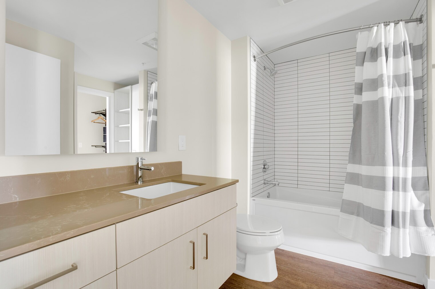 Building Photo - 210 Wall St