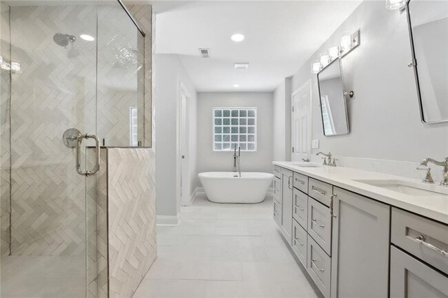 Building Photo - 210 Aerie Ct